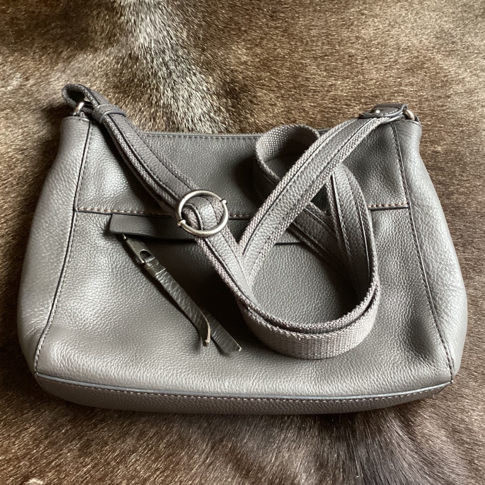 Beautiful Dark Gray The Sak Pebbled Leather Crossbody Handbag🦋 - Picture 8 of 9